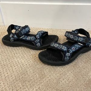 GUC teva water sandal
